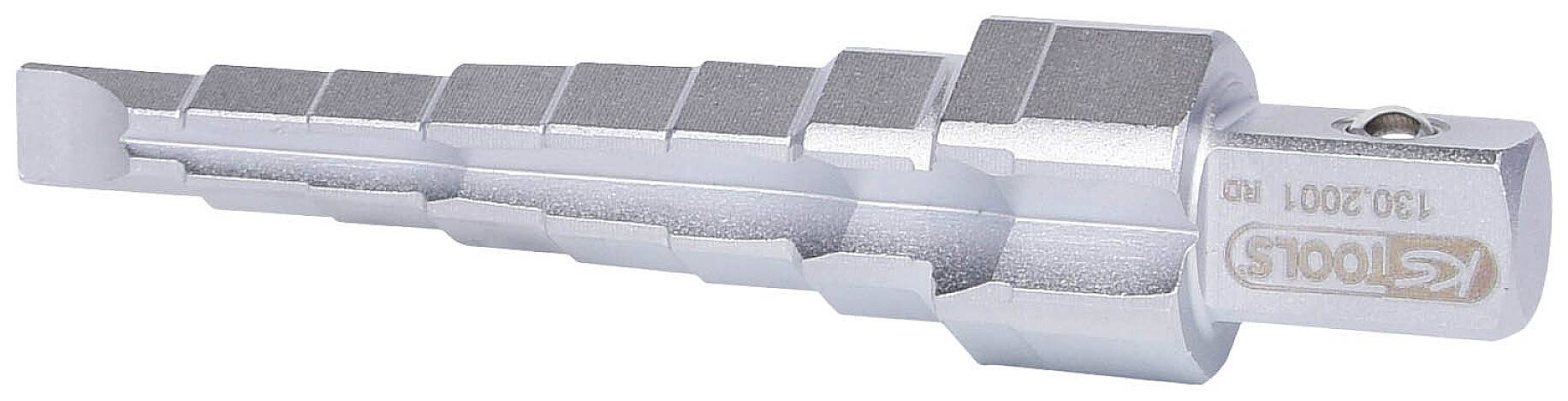 Un outil de forage à alésoir conique en argent, doté de différentes étapes pour des trous de différentes tailles, fabriqué en métal.