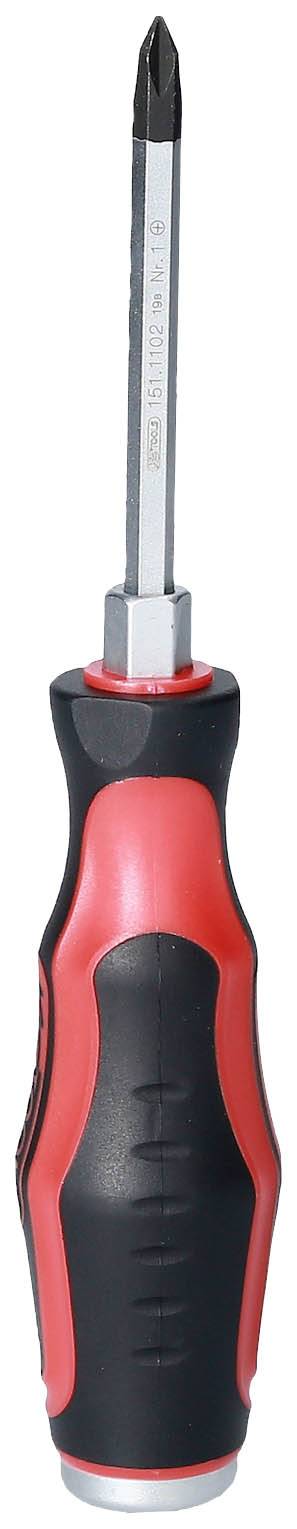 Un tournevis cruciforme à poignée rouge et noire. La tige est droite et métallique, adapté pour les vis à tête cruciforme.