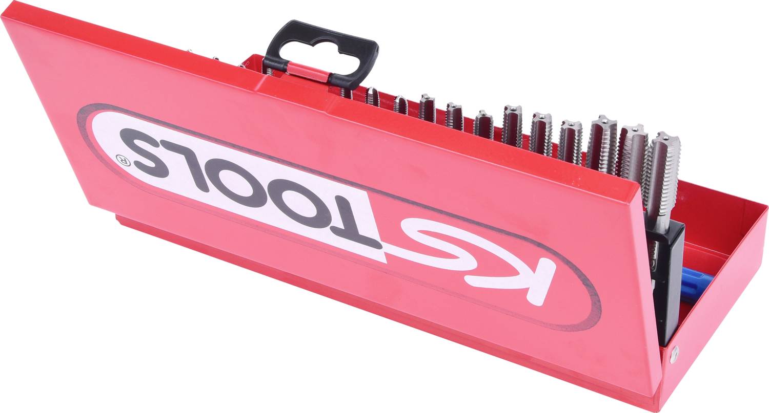 Boîte rouge portant le logo 'KS TOOLS', remplie d'un ensemble de tarauds et d'accessoires pour travaux de filetage.