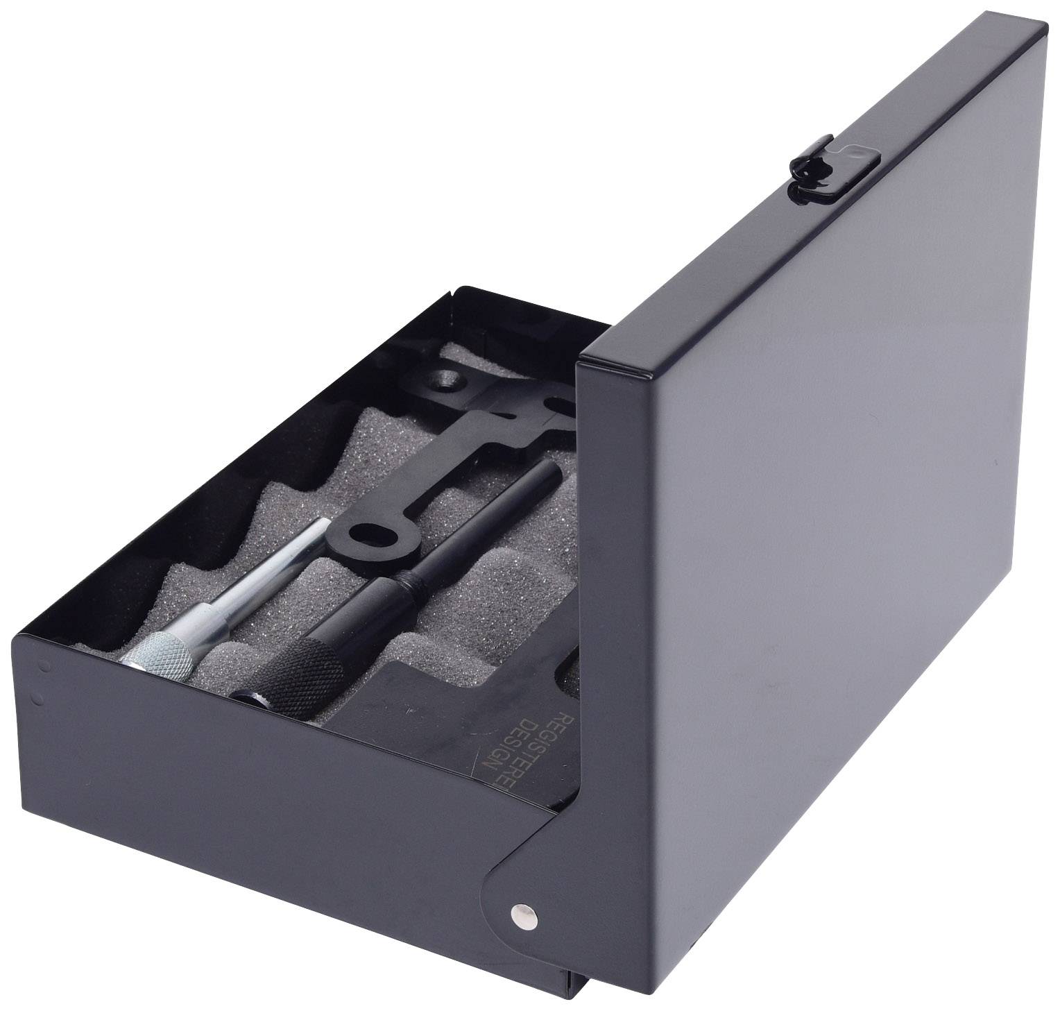 Boîte métallique noire ouverte avec garniture en mousse, contenant des outils tels que des tournevis et des dispositifs de maintien.