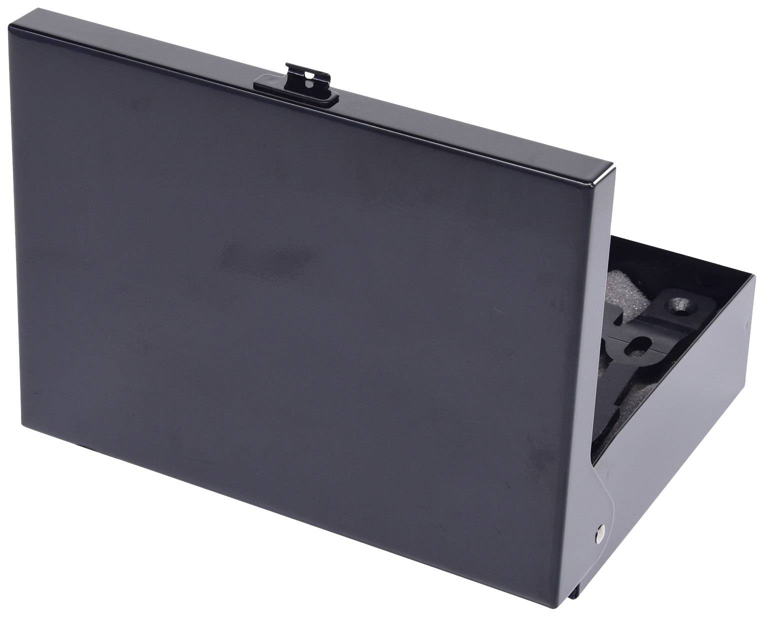 Une boîte métallique noire rectangulaire avec un couvercle ouvert. À l'intérieur, on peut voir des garnitures en mousse.