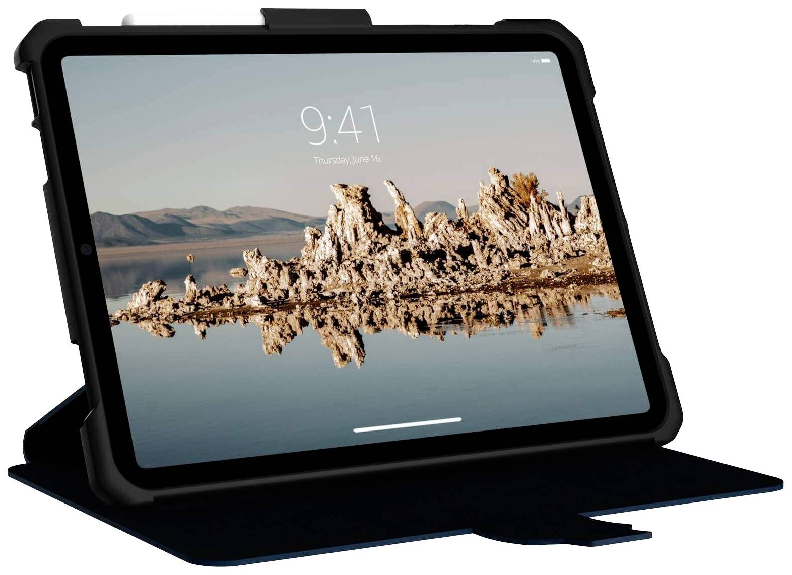 Une tablette dans un étui noir affiche une image de paysage d'un lac avec des rochers en arrière-plan. L'écran indique l'heure 9:41.