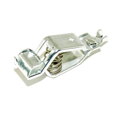 Une boucle en métal argenté avec un mécanisme à ressort, utilisée pour relier de manière sécurisée deux parties, comme dans les fermoirs de valises ou d'outils.