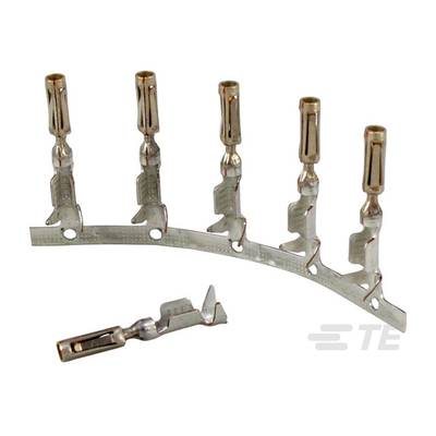 Une série de six connecteurs métalliques montés sur un support incurvé, avec un unique connecteur non raccordé au premier plan.