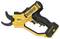 Coupe-branches électrique DeWalt 18V en jaune et noir, adapté à la taille des branches dans les jardins.