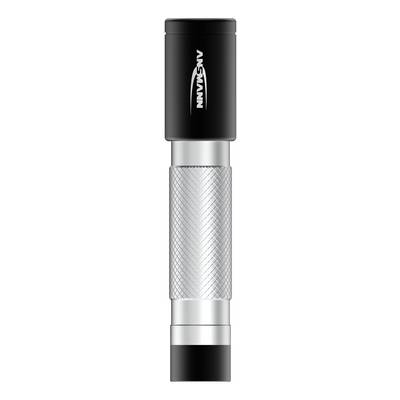 Lampe de poche avec poignée argentée antidérapante et tête noire sur laquelle un logo est imprimé.