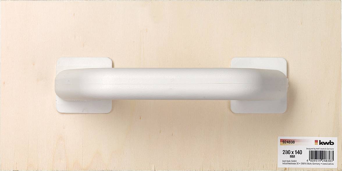 Poignée large et blanche montée sur une planche en bois. Une étiquette avec des informations sur le produit est visible en haut à droite.