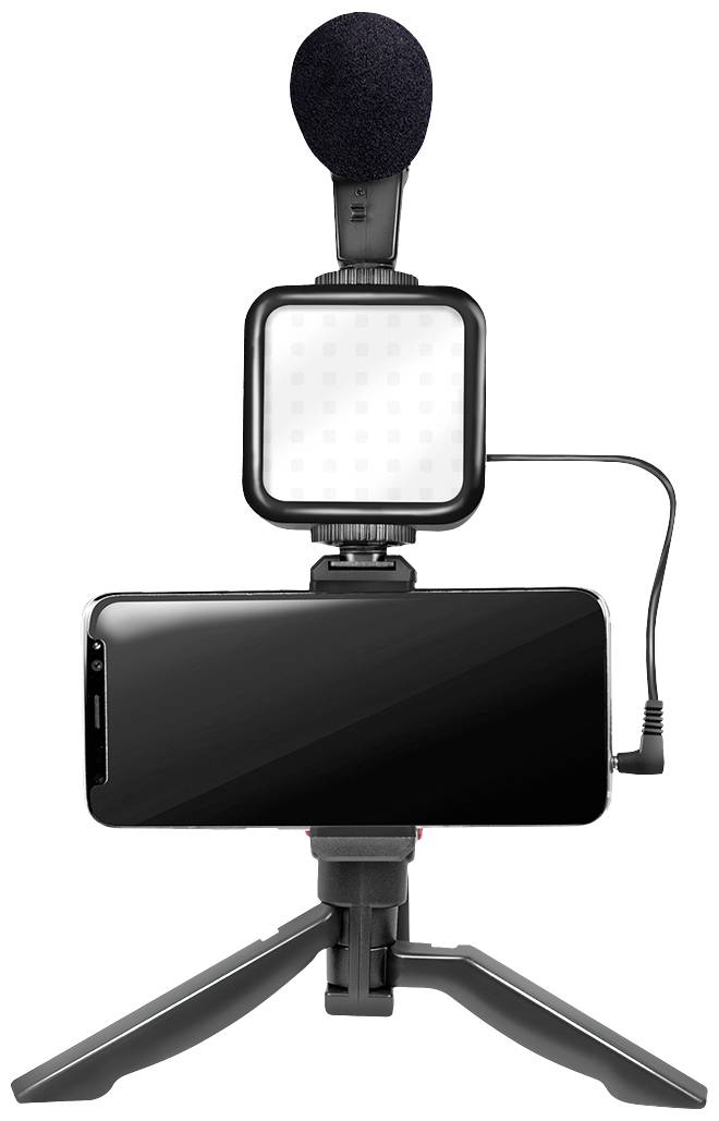 Un smartphone est monté sur un trépied, équipé d'un microphone et d'un éclairage LED, idéal pour les enregistrements vidéo.