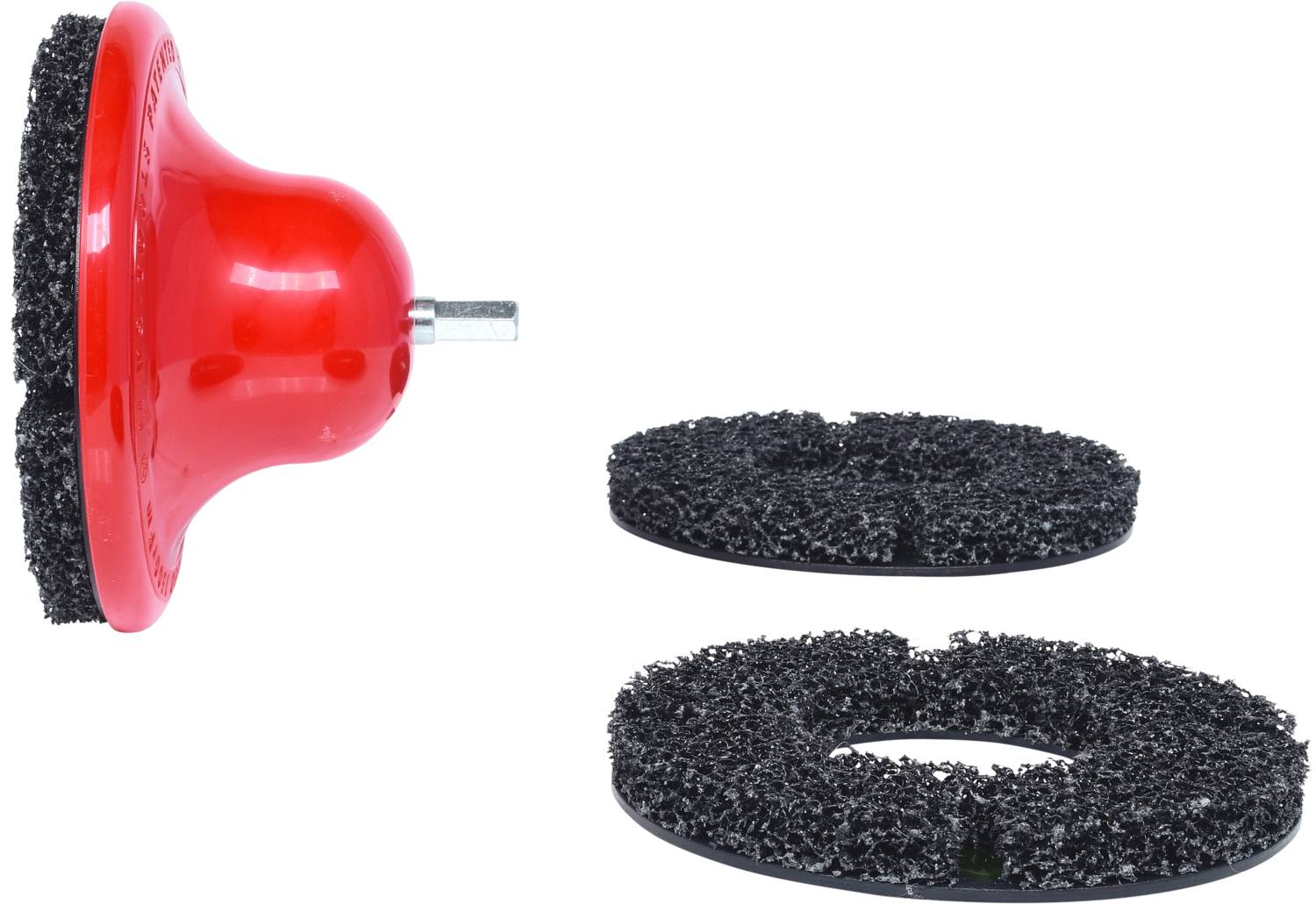 Disque de ponçage rouge avec deux tampons de ponçage noirs, adapté pour le nettoyage et la polissage de surfaces.