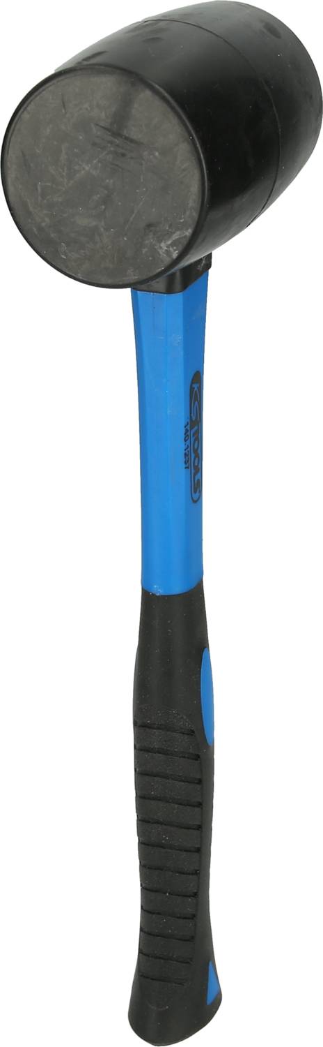 Un marteau en caoutchouc noir avec une poignée bleue est dressé verticalement, couramment utilisé pour les travaux de construction ou de montage afin de ménager les surfaces.