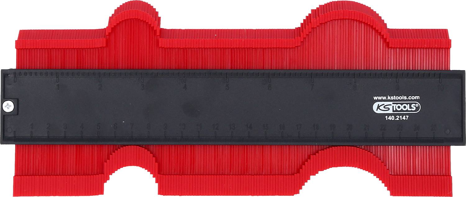 Appareil de mesure de contour KS Tools 140.2147 en plastique rouge avec règle noire. Sert à relever et à transférer des profils et des contours.