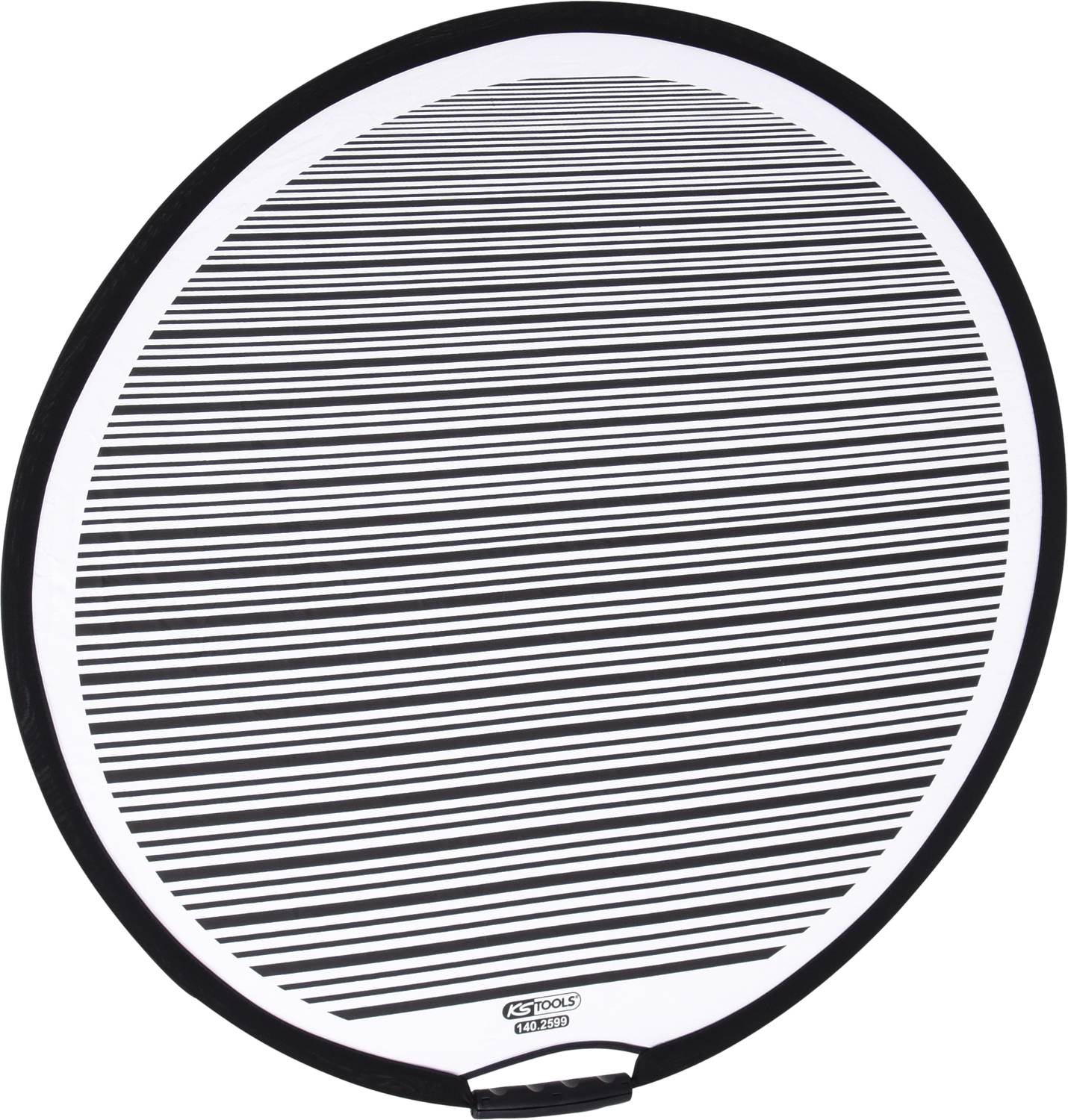 Réflecteur pliable rond en noir et blanc avec des lignes parallèles ; utilisé en photographie pour contrôler l'éclairage et les ombres.