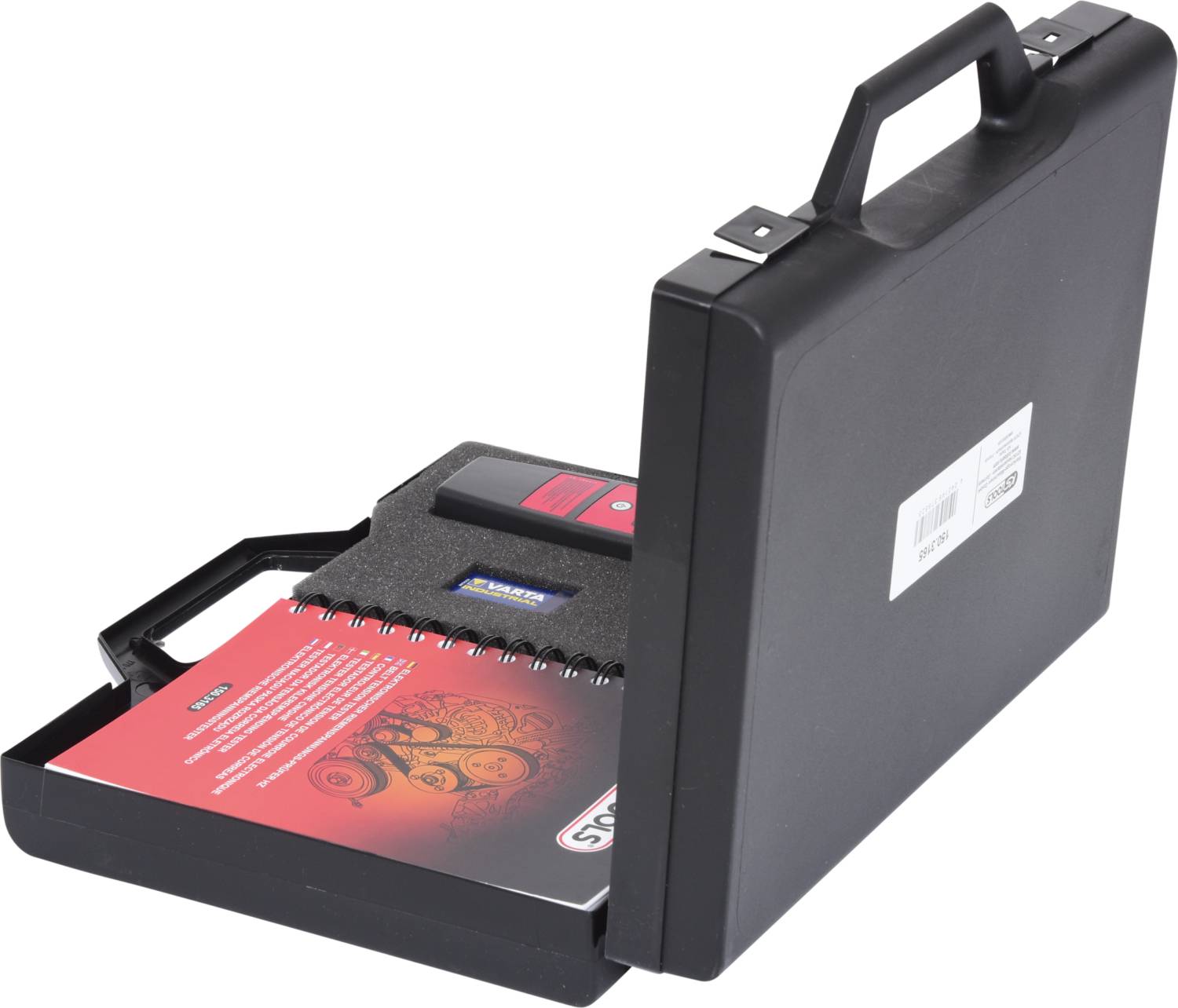 Une mallette noire ouverte contient un carnet à spirale à la couverture rouge et une petite boîte.