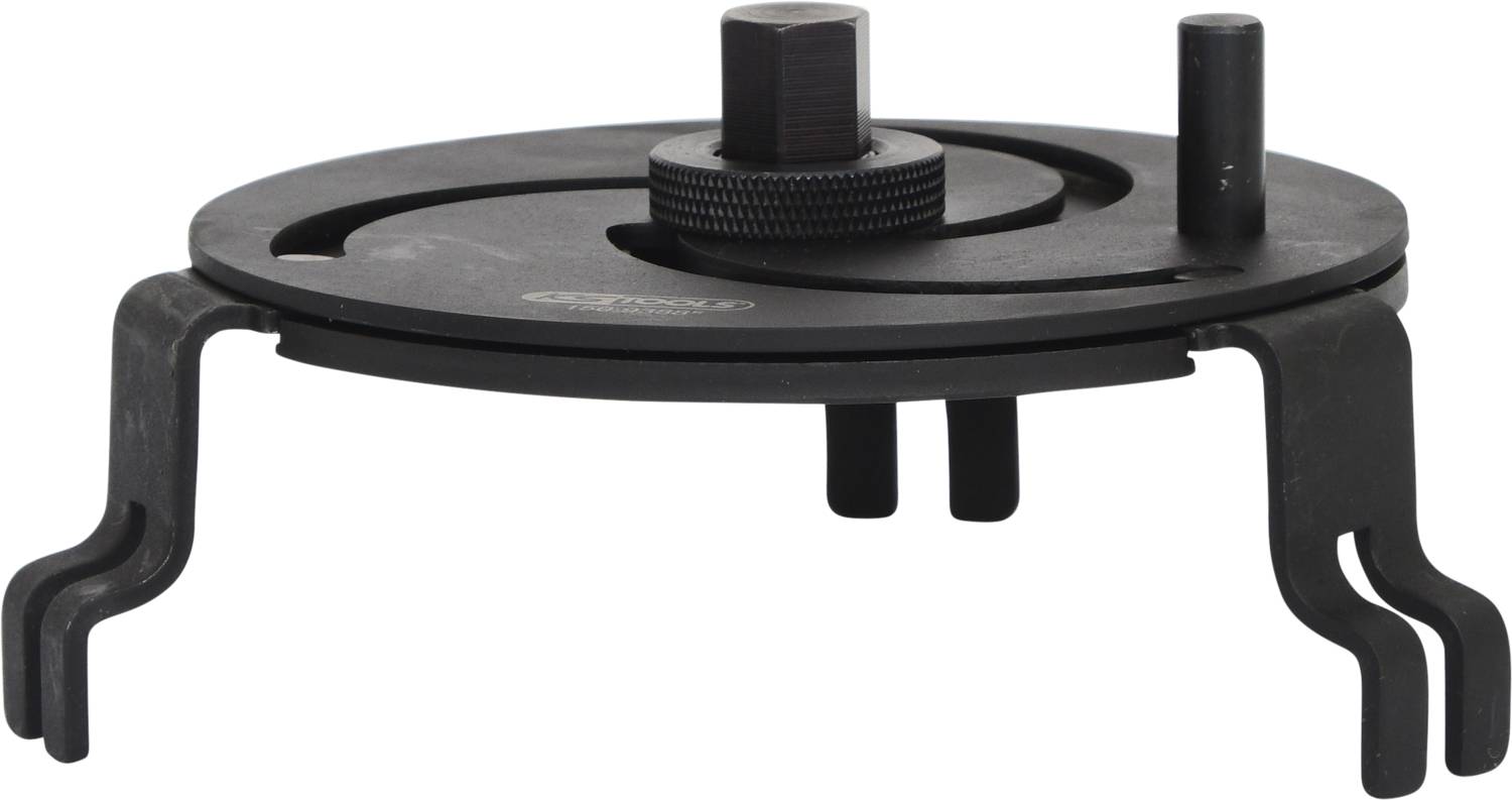 Outil métallique noir, circulaire, doté de deux bras de préhension courbés et d'un bouton de réglage central. Principalement destiné à des fonctions mécaniques.