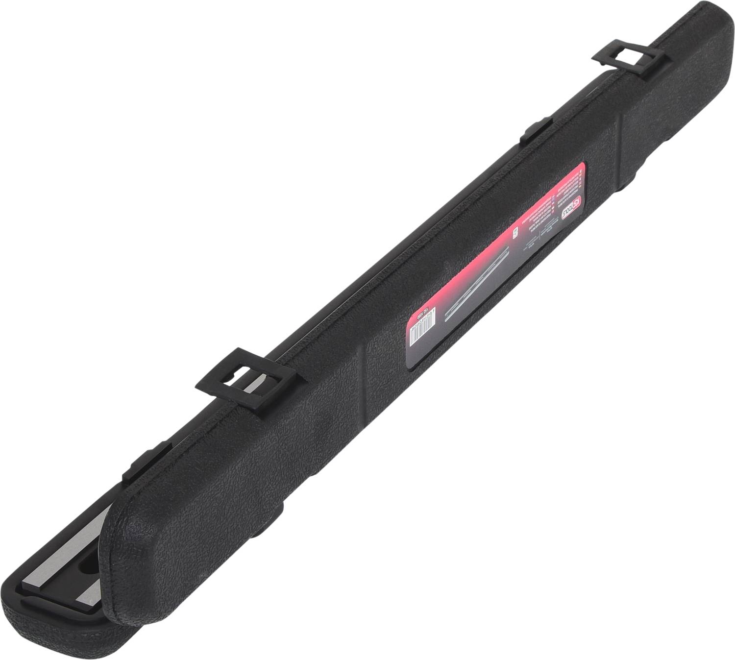 Long boîte étroite et noire, probablement une valise ou un étui, sur un fond clair, avec une étiquette au centre et une fermeture.