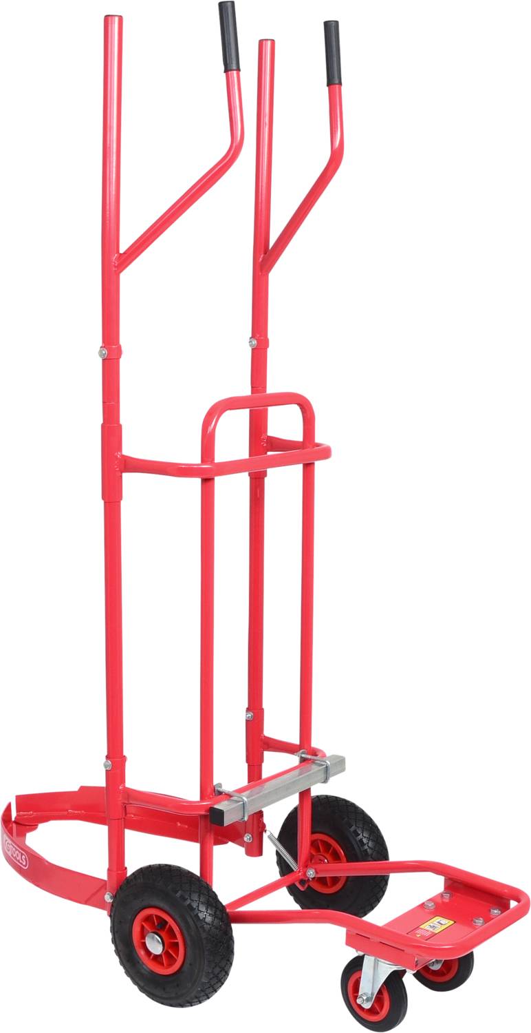 Brouette rouge à trois roues, conçue pour le transport de charges lourdes sur des surfaces inégales.