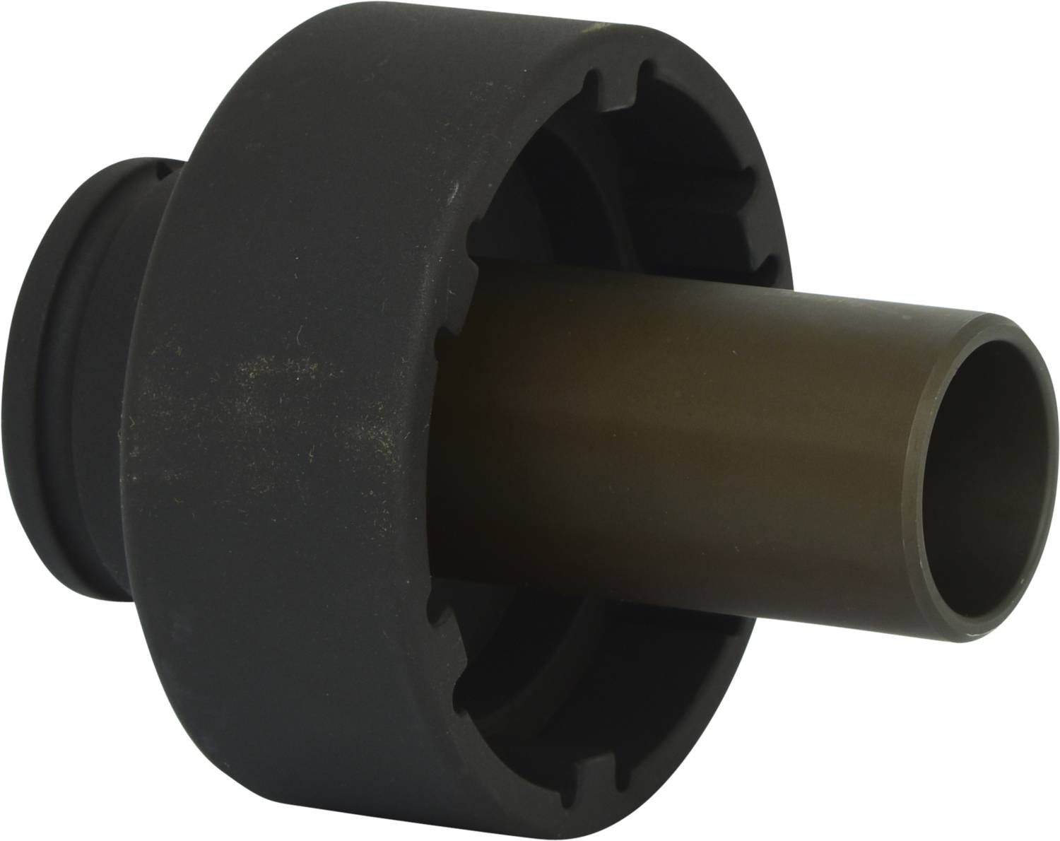 Une pièce cylindrique en plastique noir avec un tube saillant en son centre.
