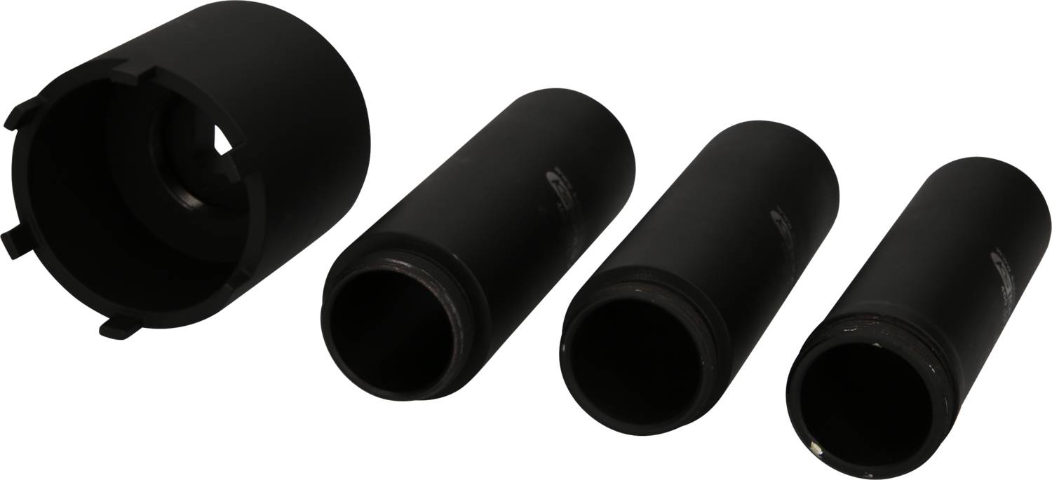 Quatre objets noirs cylindriques disposés côte à côte. L'objet de gauche a une forme différente des trois autres.