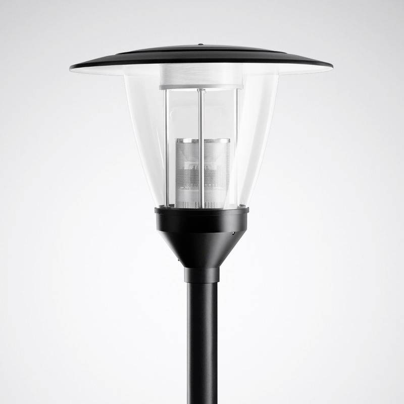Un lampadaire moderne avec un abat-jour rond et un couvercle transparent, monté sur un poteau noir.