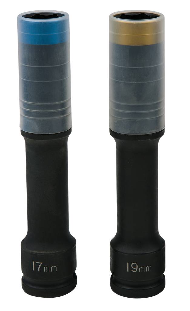Deux écrous en métal noir, l'un marqué '17 mm' avec un repère bleu, l'autre marqué '19 mm' avec un repère doré.