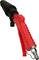 Pistolet à air comprimé rouge avec buse noire et valve métallique, utilisé pour contrôler le flux d'air lors de travaux de nettoyage.