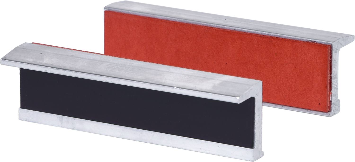 Deux supports d'outils droits en métal, munis de surfaces en caoutchouc rouge et noir. Ils sont utilisés pour la fixation de pièces à usiner.