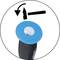 Outil noir et bleu avec insert métallique, le symbole en haut représente un marteau avec une flèche, indiquant une fonction de percussion.