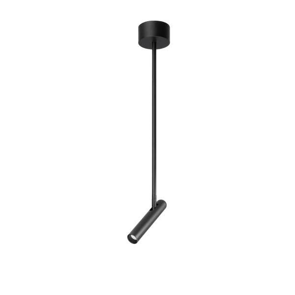 Un luminaire pendentif noir et épuré est suspendu au plafond, composé d'une longue tige et d'un abat-jour cylindrique.