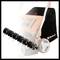 Einhell Scarificateur électrique, orange et blanc, avec roues noires et bac de ramassage. Lames de rechange disposées horizontalement au premier plan.