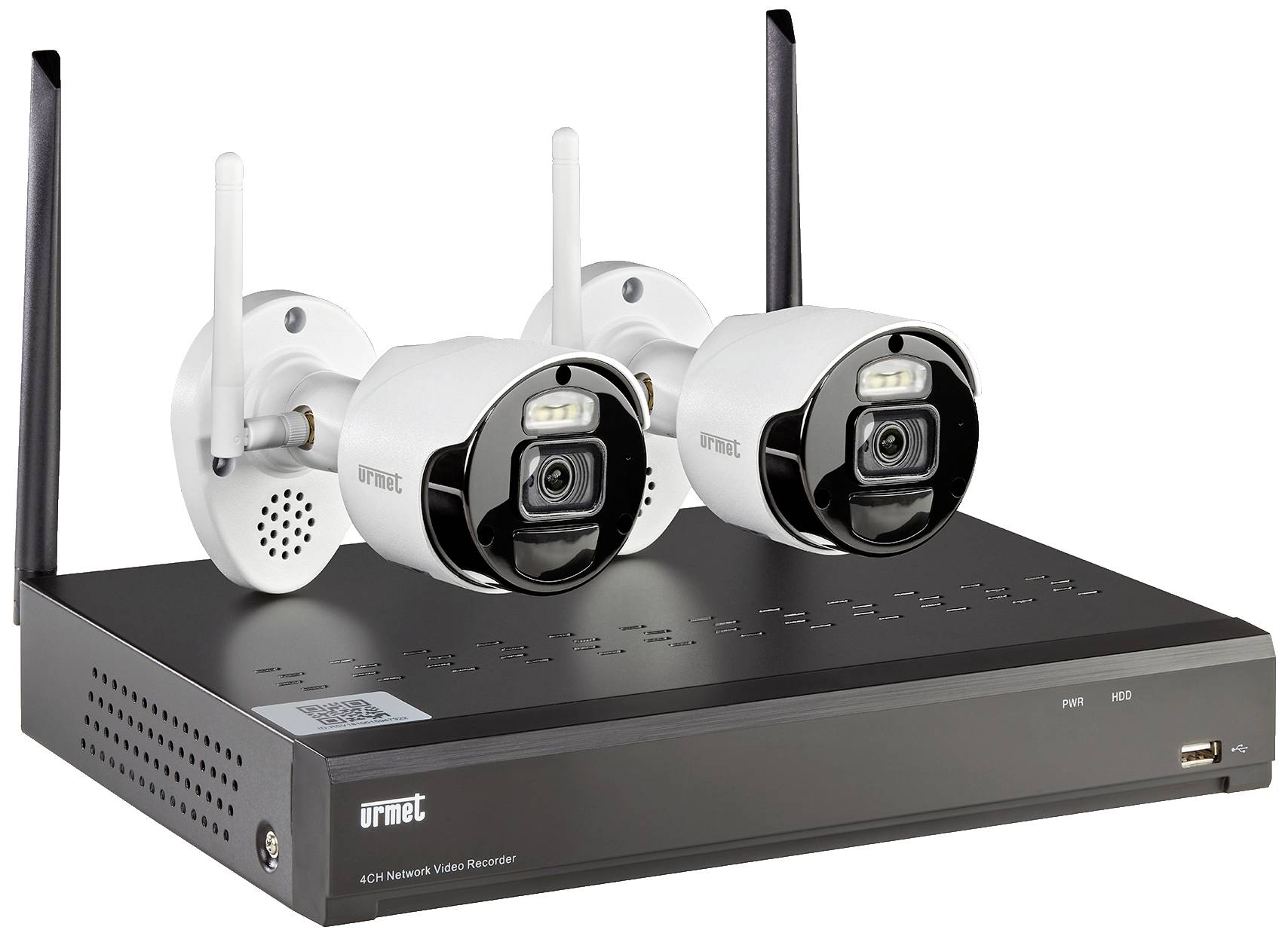 Deux caméras de surveillance avec antennes sont montées sur un enregistreur vidéo réseau, prêtes pour des enregistrements de sécurité.
