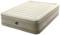 Matelas gonflable beige avec un motif de surface texturé et une pompe à air intégrée sur le côté. Vue en orientation portrait.