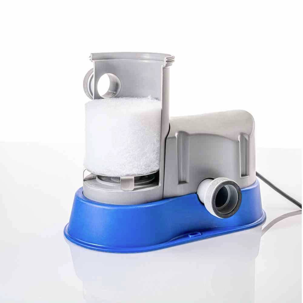 Pompe à eau grise avec socle bleu et cartouche filtrante blanche visible. La pompe dispose d'un raccordement sur le côté.