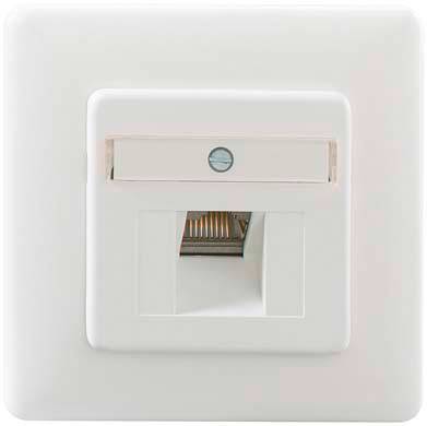 Une prise réseau blanche sur le mur pour connecter les câbles Ethernet.