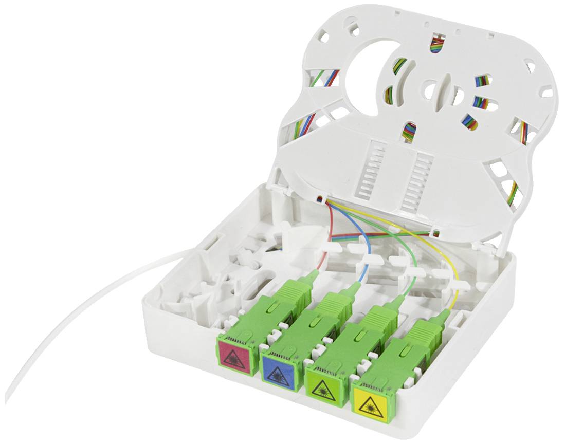 Un boîtier de raccordement blanc en fibre de verre avec des couvercles ouverts montre trois câbles colorés branchés dans des connecteurs verts.