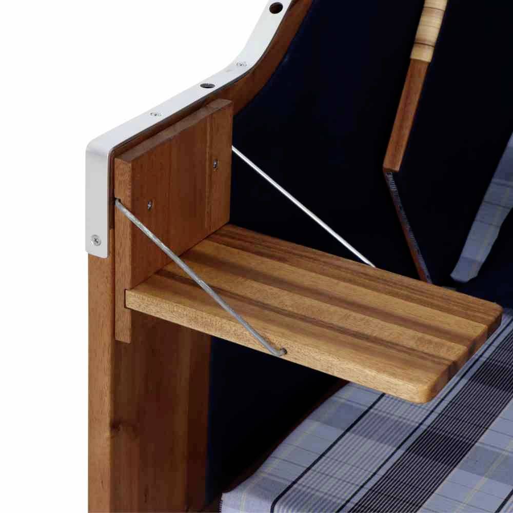 Banc en bois avec assise rabattable et rembourrage bleu sur une structure en bois. Adapté aux espaces extérieurs.