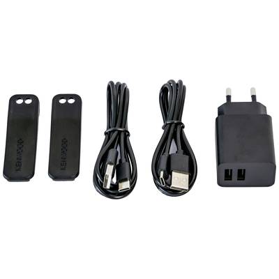 Deux capots noirs, deux câbles USB et un chargeur secteur USB noir à deux ports, tous marqués du logo "KENWOOD".