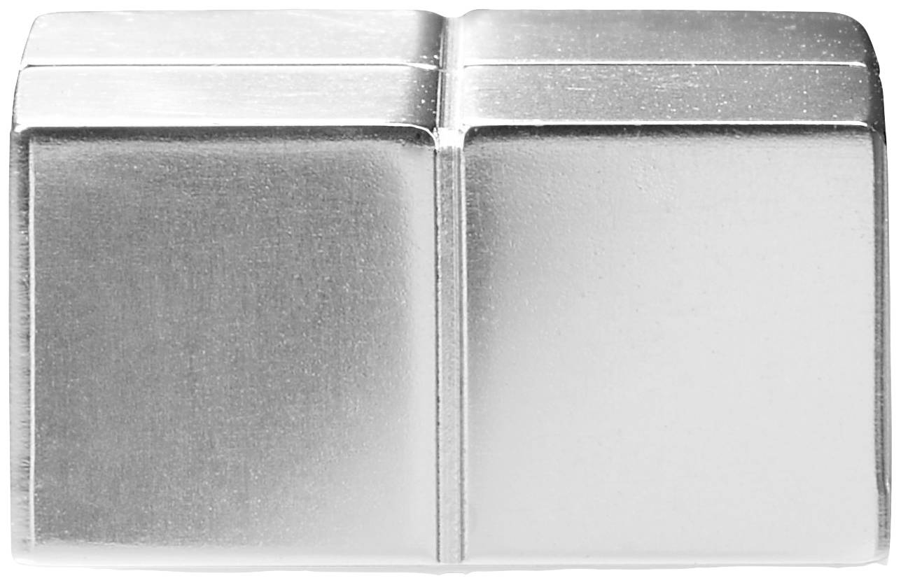 Un petit bloc magnétique rectangulaire en argent, composé de deux cubes connectés. La surface supérieure légèrement biseautée.