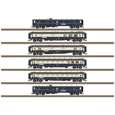 Cinq wagons de train miniatures, peints en bleu et jaune, disposés sur des voies parallèles. Chaque wagon porte le logo 'Rheingold'.