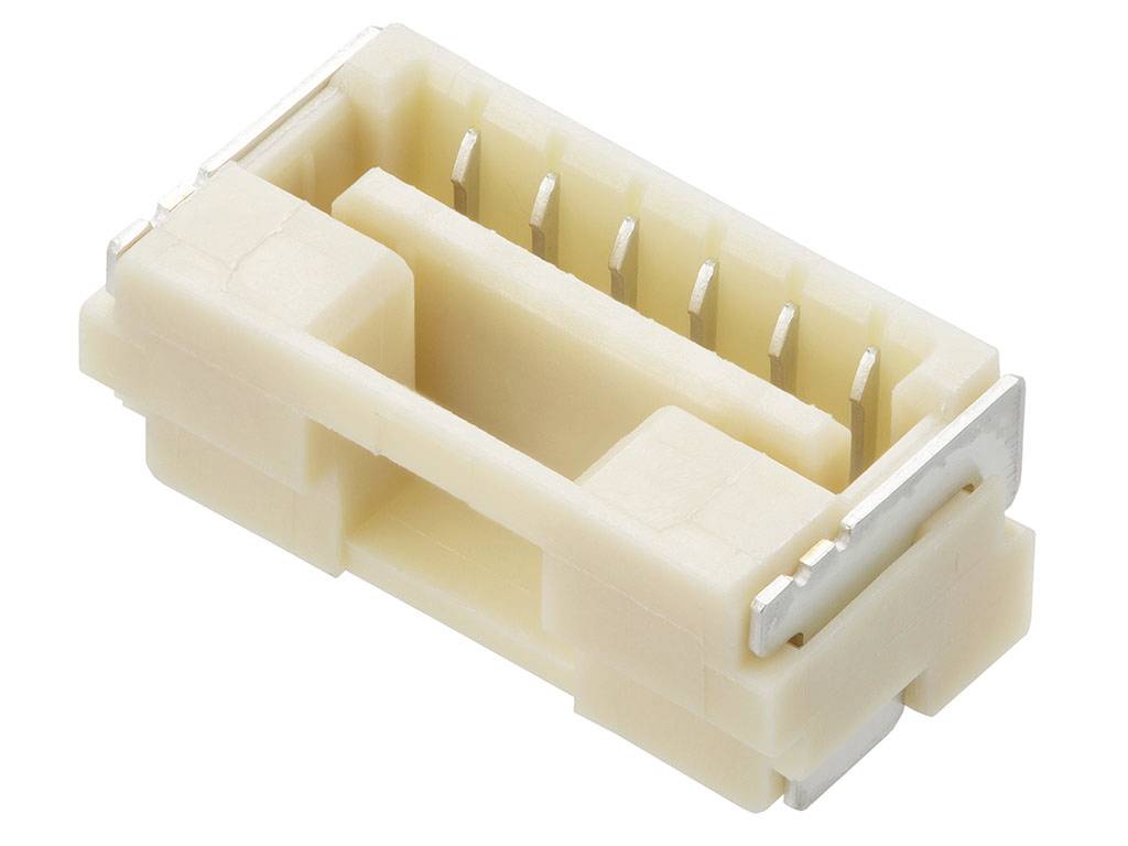 Un connecteur électrique blanc à broches multiples destiné à être utilisé dans des appareils électroniques, sur un fond blanc.