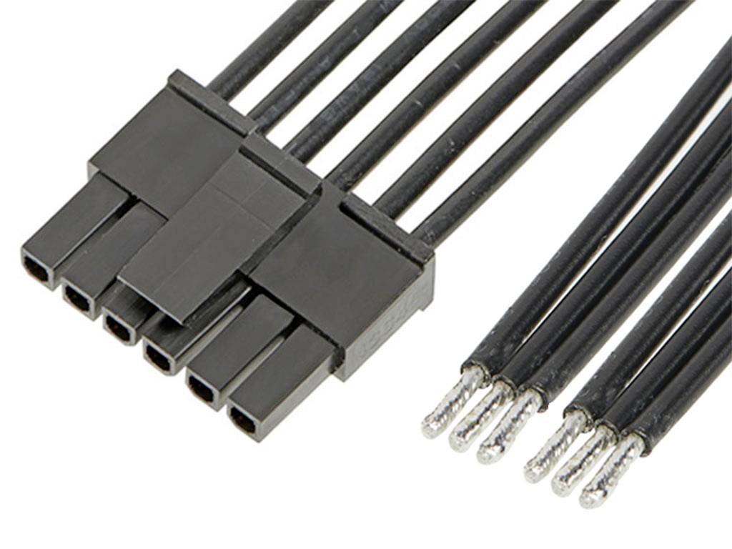 Connecteur à six bornes avec extrémités de câbles