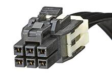 Un connecteur noir à six broches, câble typique d'alimentation PC, sur fond blanc.