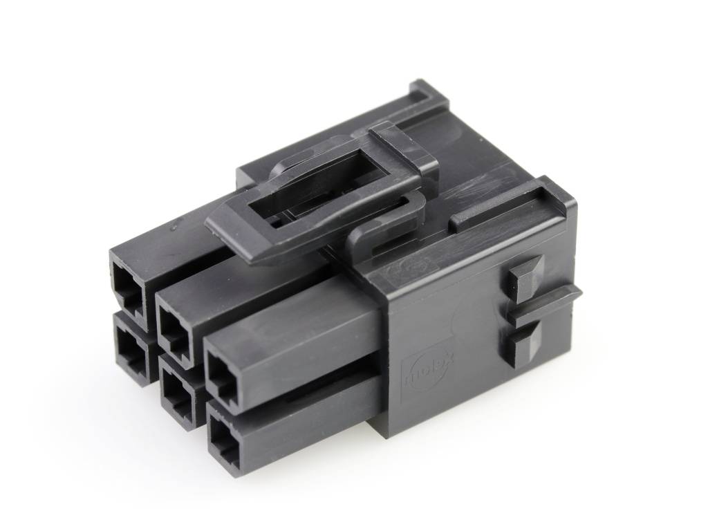 Connecteur noir à 6 broches avec des ouvertures rectangulaires et un clip de verrouillage en haut ; pour connexions électroniques.