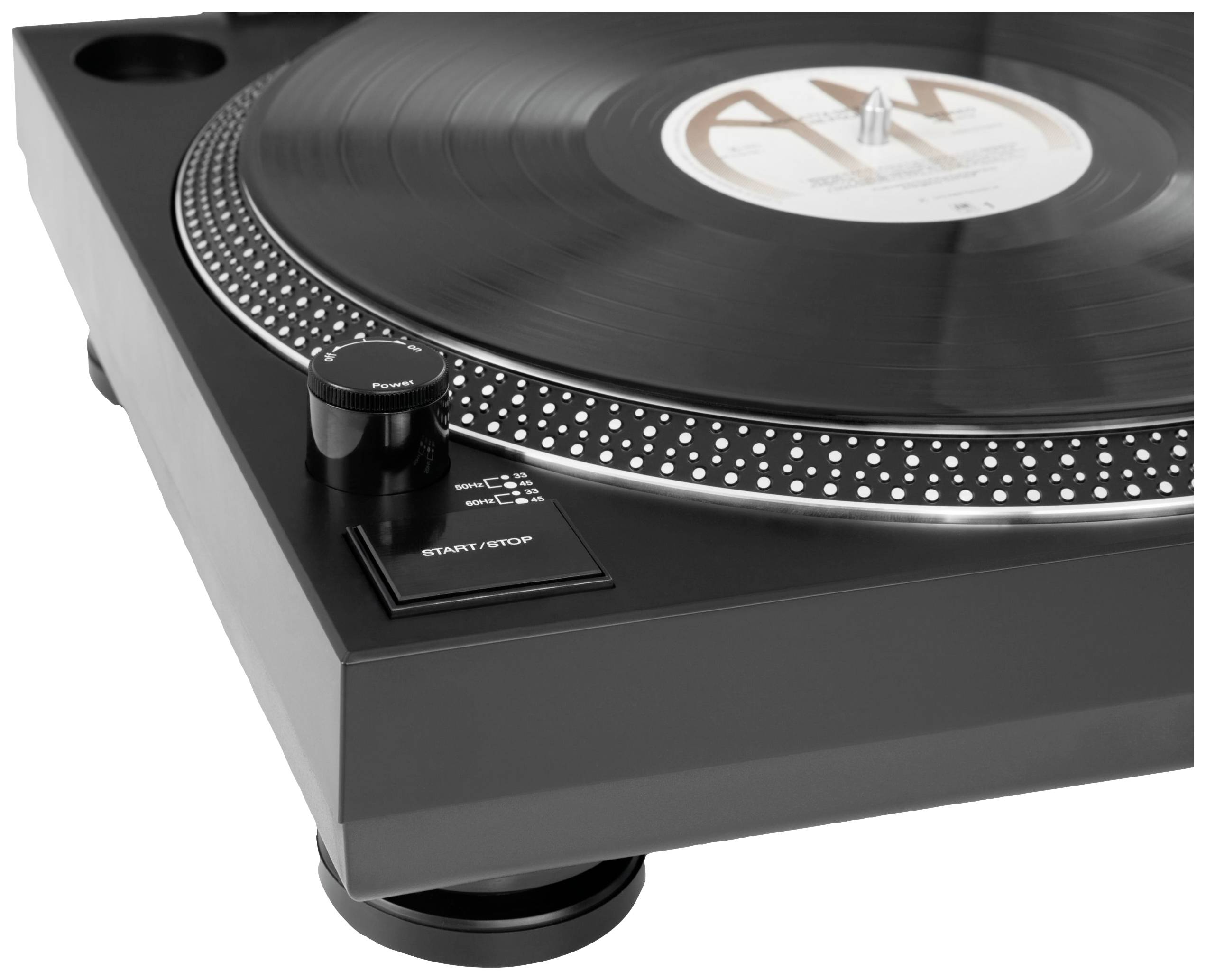 Tourne-disque avec boîtier noir et disque vinyle. Des commandes sont visibles, comme un bouton rotatif et l'interrupteur marche/arrêt.