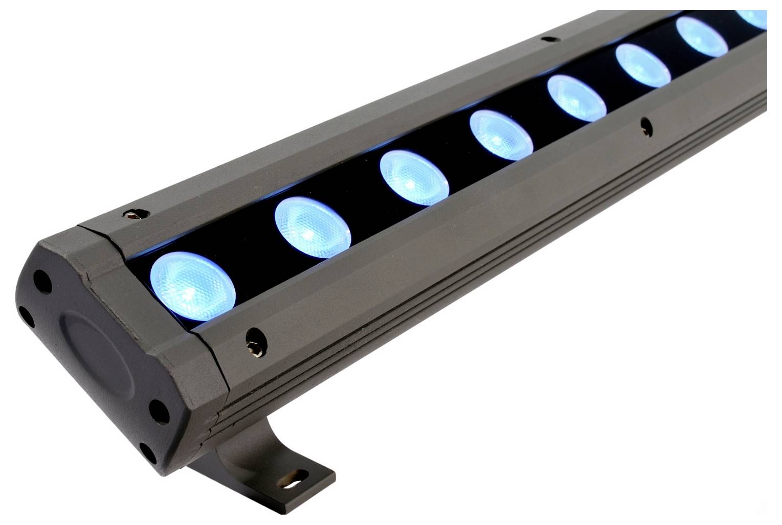 Barre lumineuse LED linéaire noire avec lumières bleues lumineuses sur un support de fixation, présentée sur fond blanc.