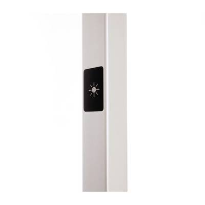 Un interrupteur blanc vertical avec un symbole de luminosité ou de commande d'éclairage sur un fond noir.