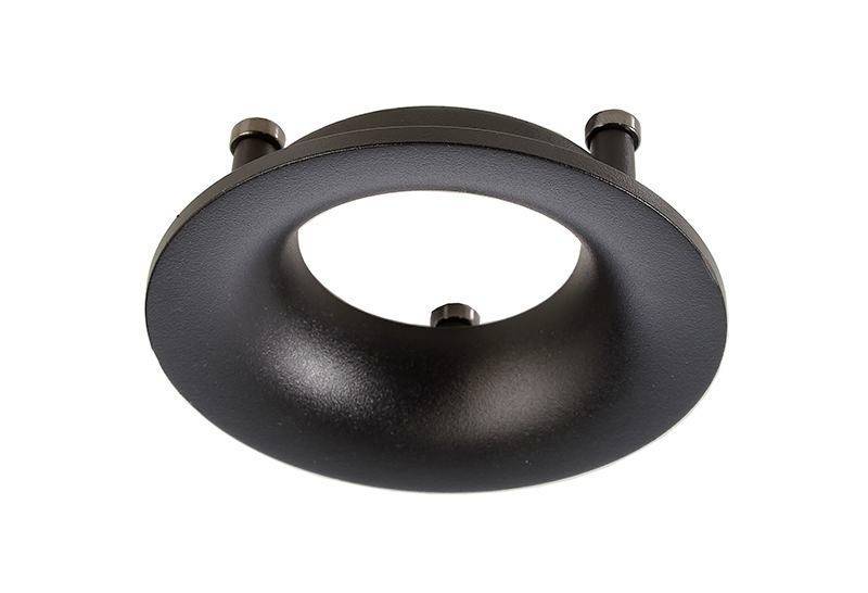 Un support métallique rond à surface noire, muni de trois vis, probablement destiné à un système d'éclairage ou de fixation.