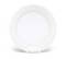 Assiette ronde blanche sur un support ; style simple et minimaliste.