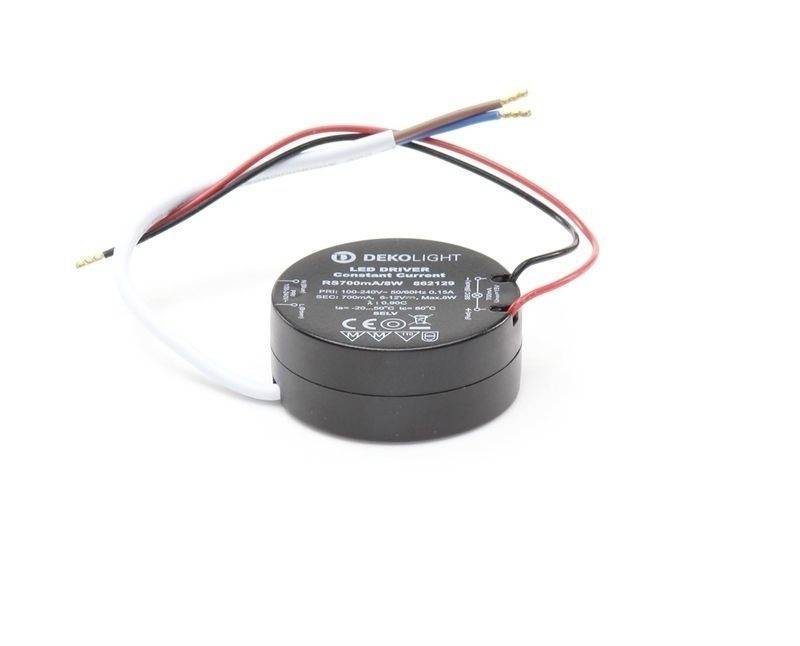 Un convertisseur LED noir rond avec différents câbles de connexion. Étiqueté avec des données techniques et des logos.