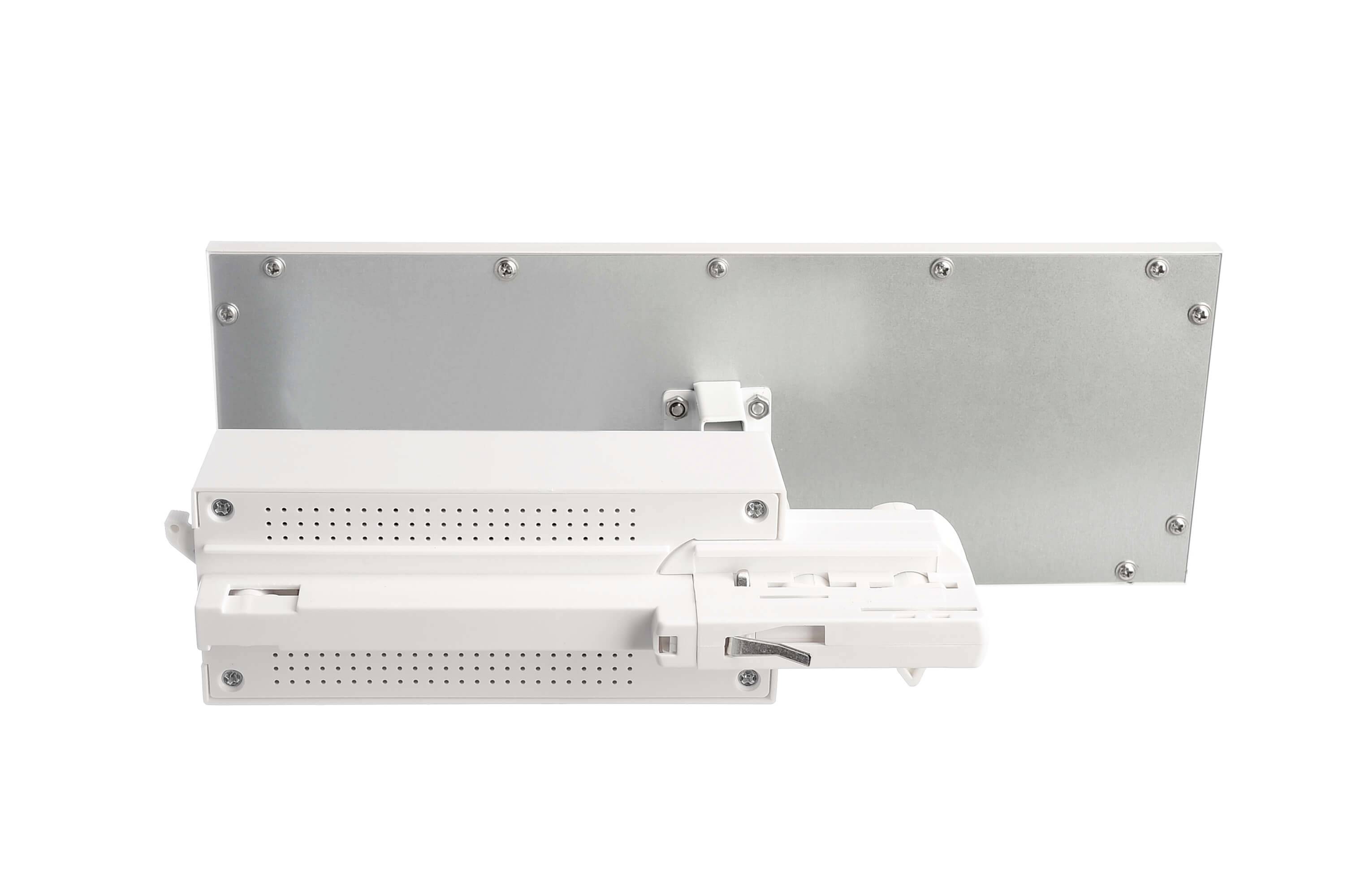Ouvre-porte électrique en blanc avec plaque métallique, adapté aux systèmes d'ouverture automatique. Vue de dessus montrant sa conception compacte.