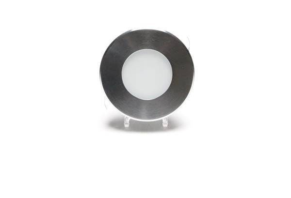Un luminaire LED rond en argent avec un diffuseur lumineux blanc au centre, sur un fond blanc. Idéal pour un éclairage moderne.